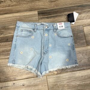 Celebrity Pink Embroidered Daisy Hi Rise Jean Shorts sz 11/30 NWT